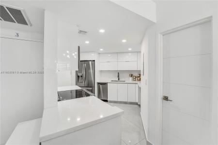 999 Brickell Bay Dr 711, Miami, Florida 33131, USA