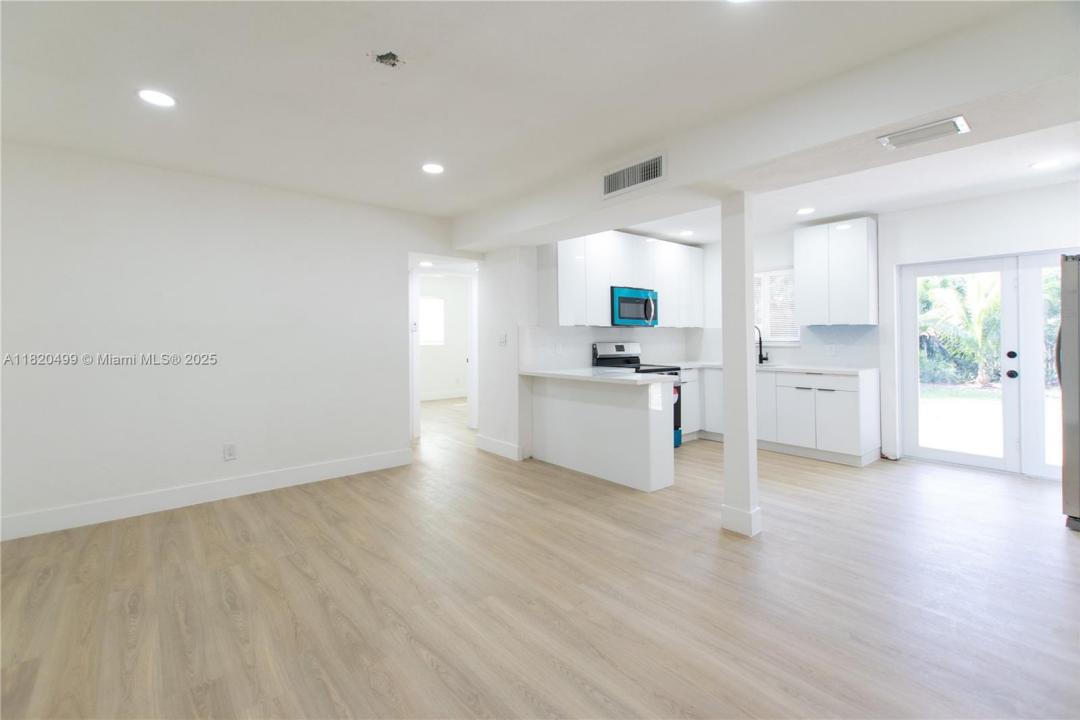 1167 NW 9th Ave, Fort Lauderdale, פלורידה 33311, ארצות הברית של אמריקה 
