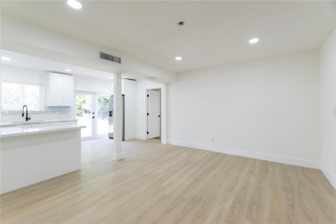 1167 NW 9th Ave, Fort Lauderdale, פלורידה 33311, ארצות הברית של אמריקה 