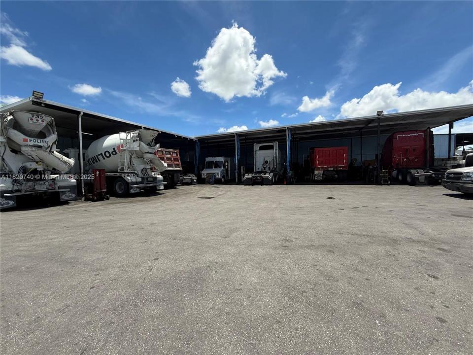 9008 NW 119th St Suite D, Hialeah Gardens, 佛罗里达州 33018, 美国