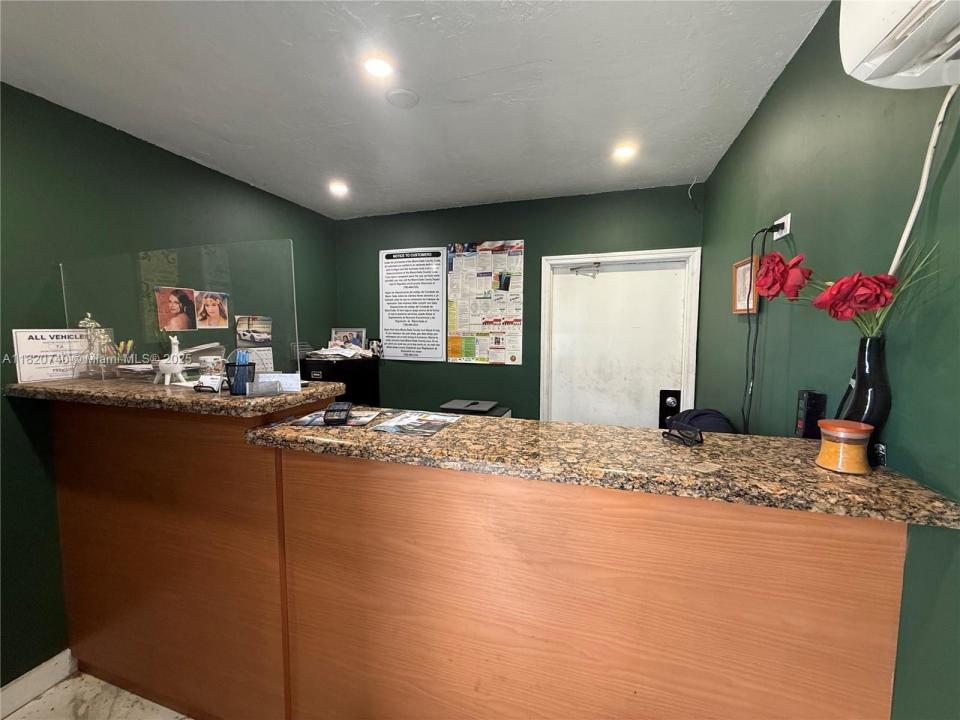 9008 NW 119th St Suite D, Hialeah Gardens, 佛罗里达州 33018, 美国