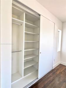 7325 Byron Ave 7, Miami Beach, Florida 33141, USA
