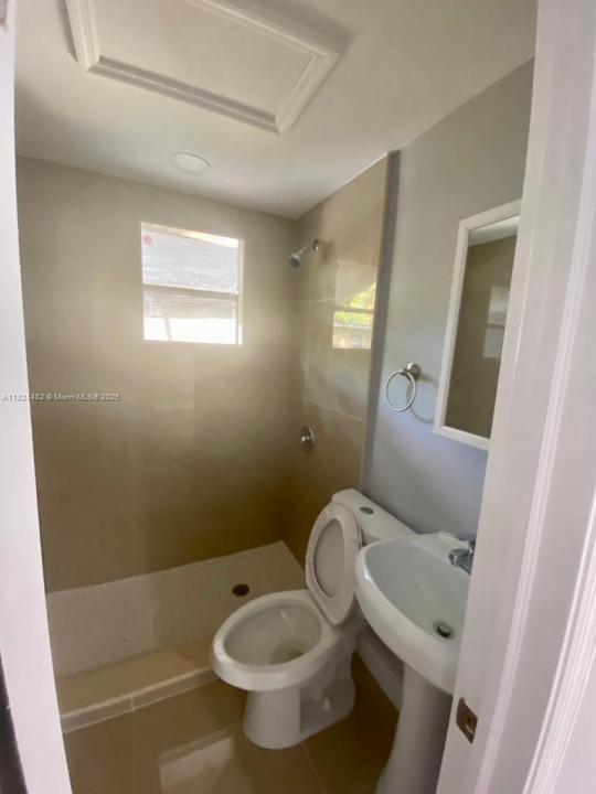 345 NE 168th St, North Miami Beach, 佛罗里达州 33162, 美国