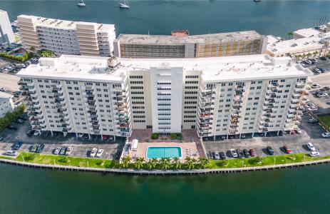 401 Golden Isles Dr 804, Hallandale Beach, Florida 33009, USA