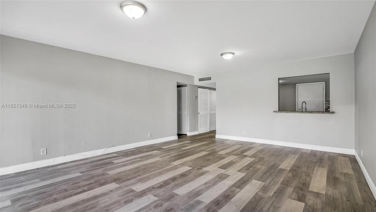 17901 NW 68th Ave Q102, Hialeah, Flórida 33015, Estados Unidos