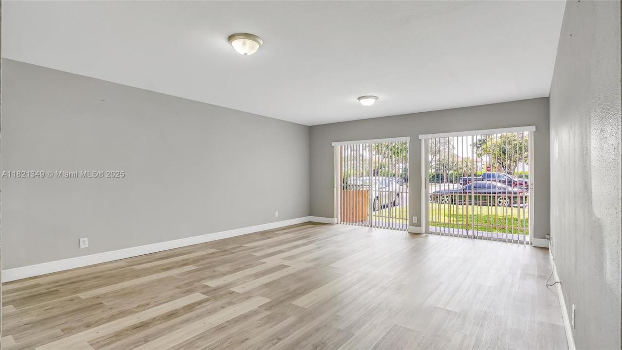 17901 NW 68th Ave Q102, Hialeah, Flórida 33015, Estados Unidos