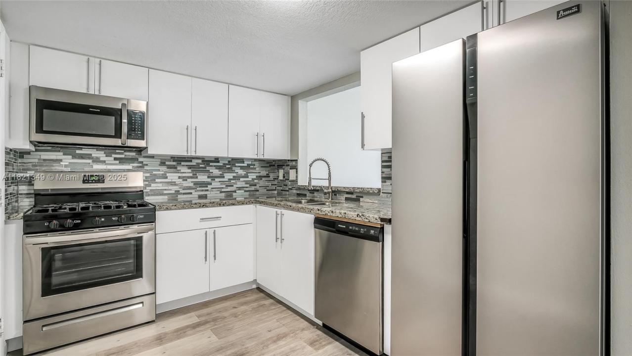17901 NW 68th Ave Q102, Hialeah, Flórida 33015, Estados Unidos