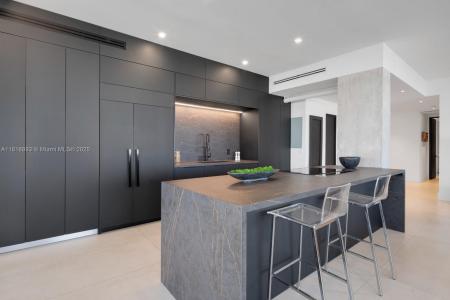 11 Island Ave PH2, Miami Beach, Florida 33139, USA