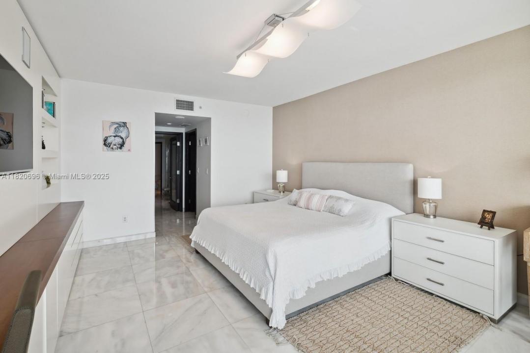 1331 Brickell Bay Dr 1907, Miami, フロリダ 33131, アメリカ合衆国