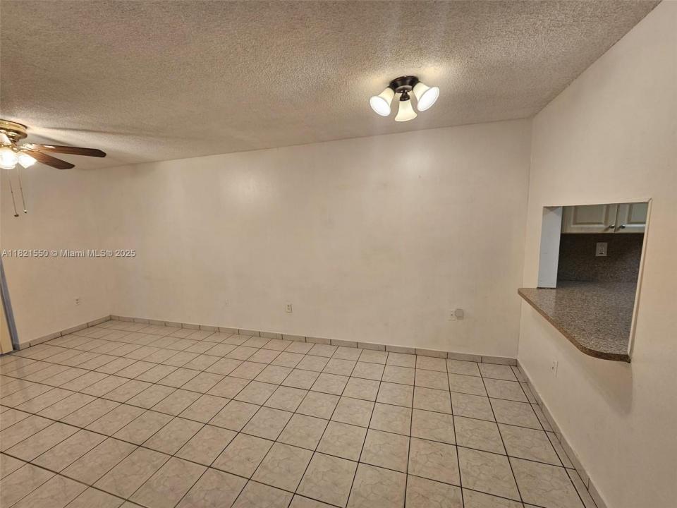 1555 W 44th Pl 221B, Hialeah, Florida 33012, Estados Unidos
