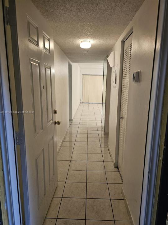 1555 W 44th Pl 221B, Hialeah, Florida 33012, Estados Unidos