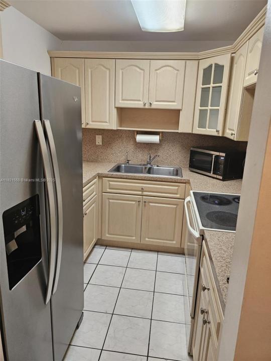 1555 W 44th Pl 221B, Hialeah, Florida 33012, Estados Unidos