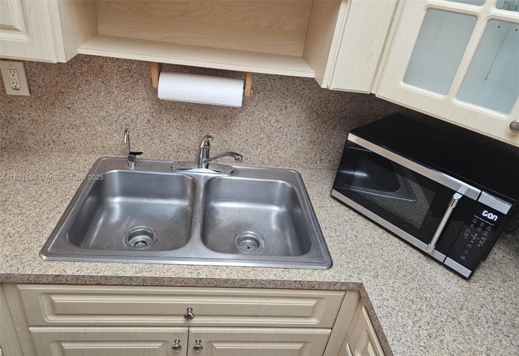1555 W 44th Pl 221B, Hialeah, Florida 33012, Estados Unidos