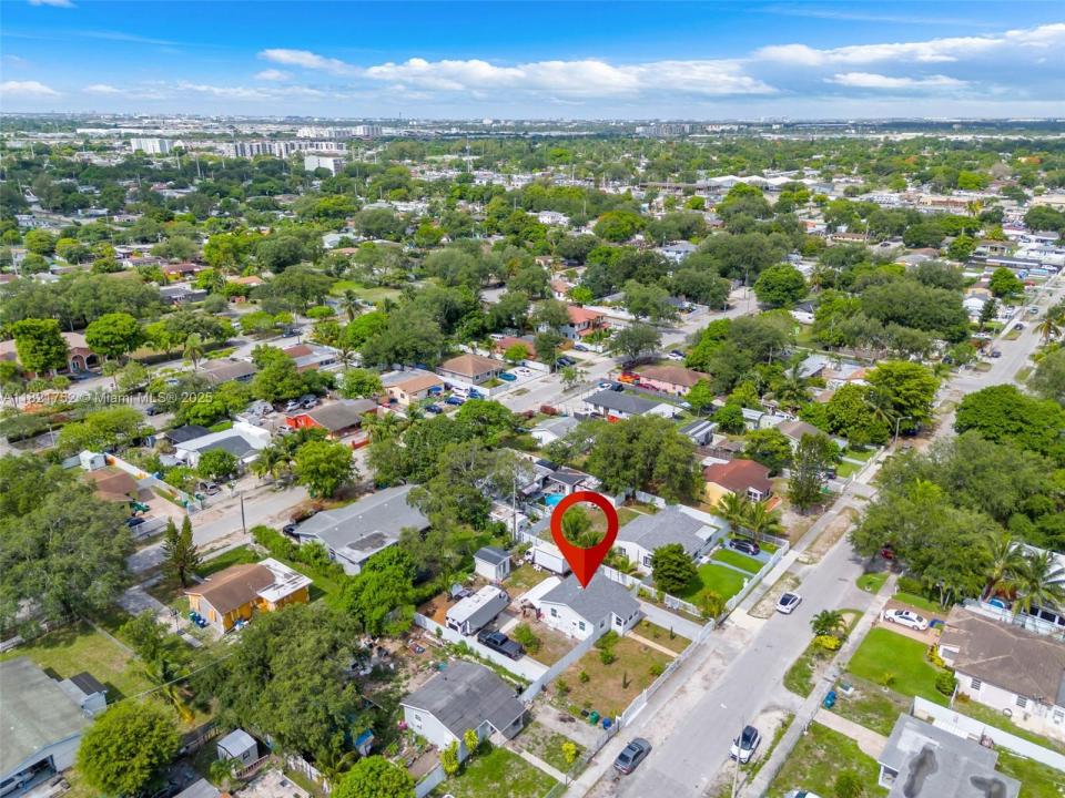 2330 NW 94th St, Miami, 佛罗里达州 33147, 美国