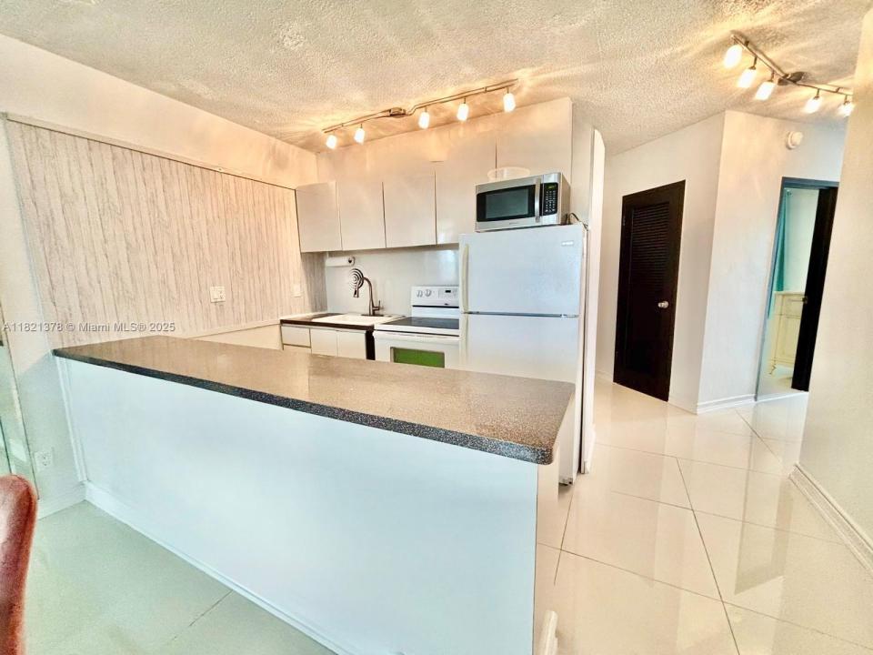 1936 S Ocean Dr 7C, Hallandale Beach, Florida 33009