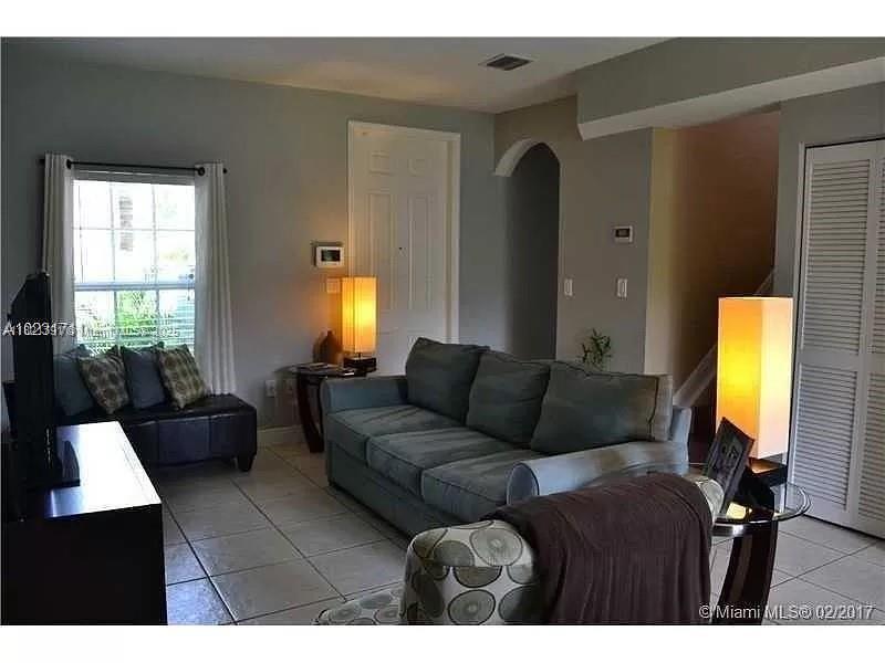 2402 NE 41st Pl, Homestead, 佛罗里达州 33033, 美国
