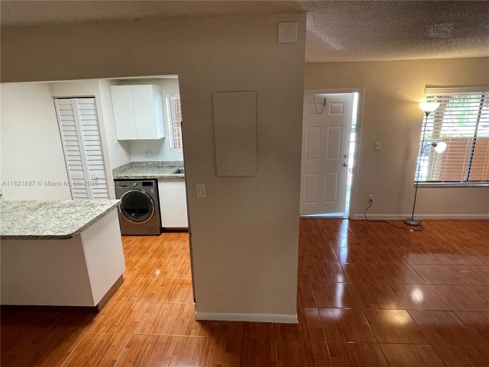 6900 SW 39th St 206J, Davie, Florida 33314, USA