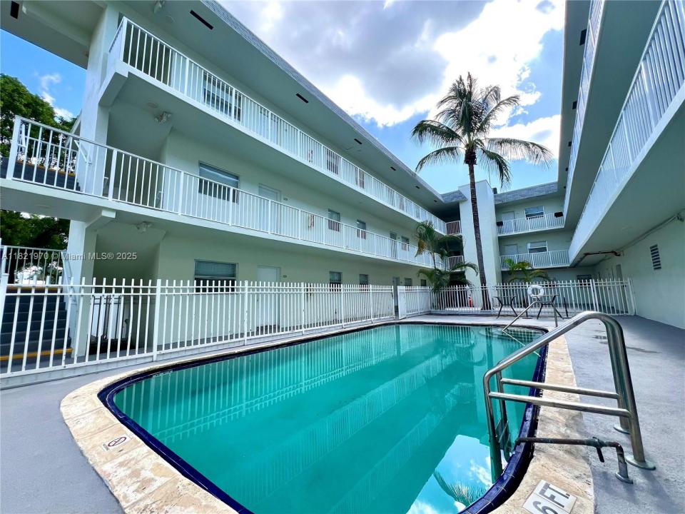12890 NE 8th Ave 211, North Miami, Florida 33161, Estados Unidos