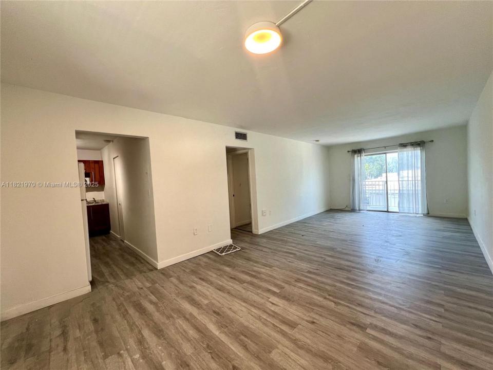 12890 NE 8th Ave 211, North Miami, Florida 33161, Estados Unidos