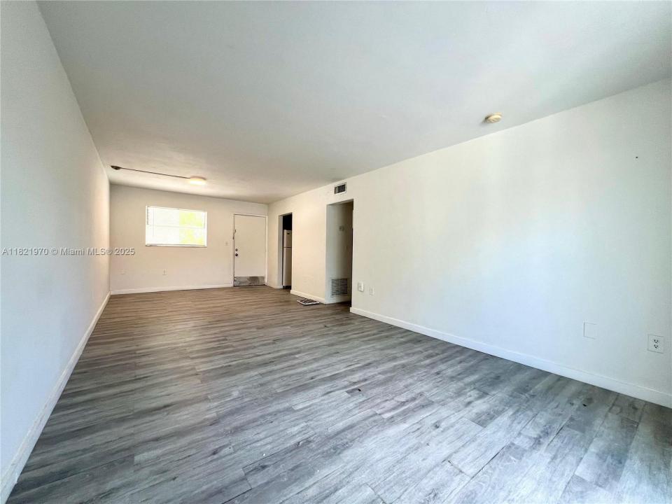 12890 NE 8th Ave 211, North Miami, Florida 33161, Estados Unidos