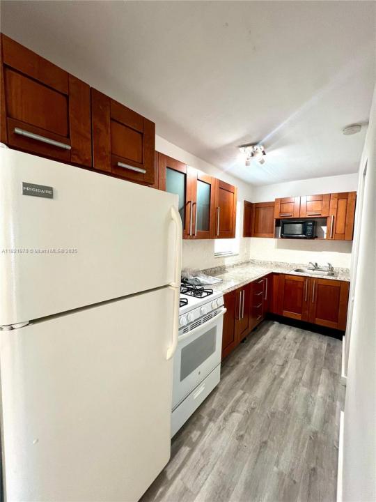 12890 NE 8th Ave 211, North Miami, Florida 33161, Estados Unidos