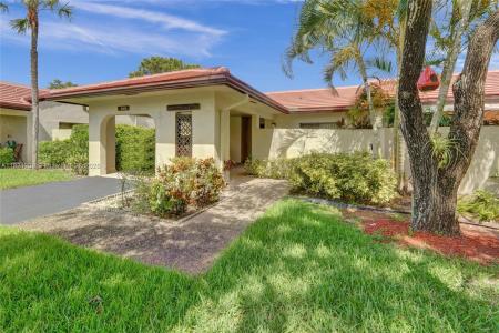 8511 Casa Del Lago A, Boca Raton, Florida 33433, USA