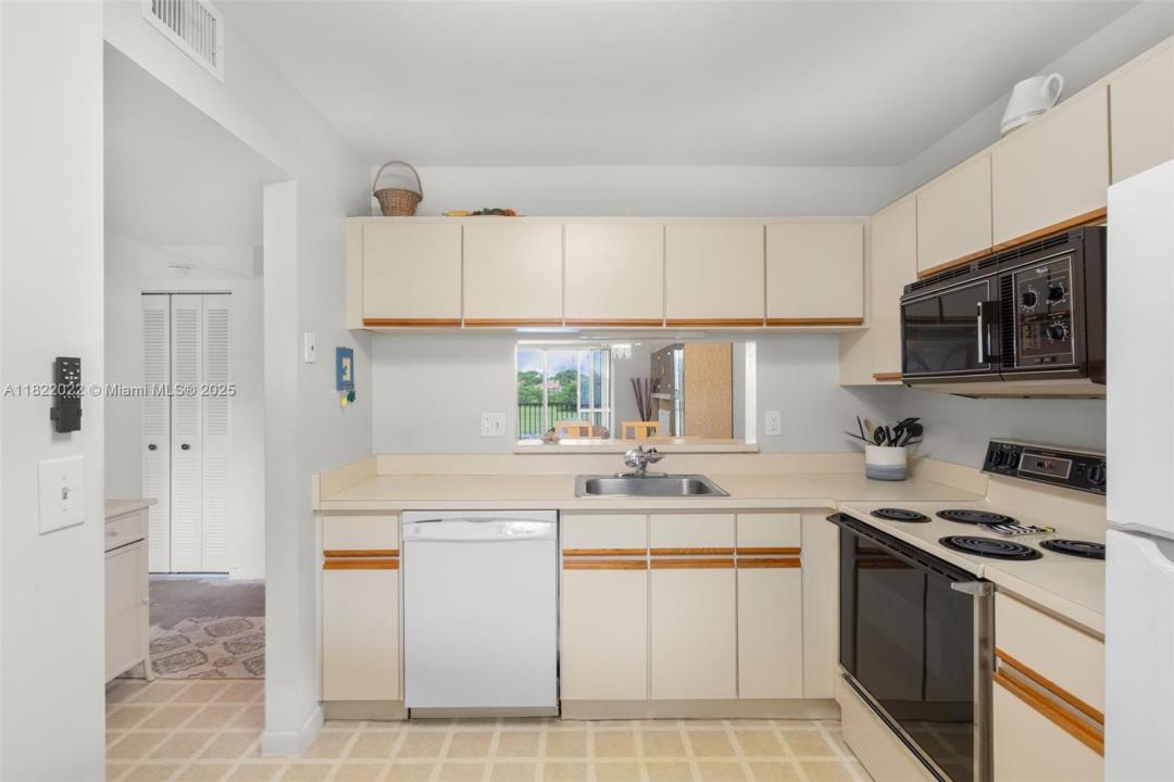 3001 Holiday Springs Blvd 201, Margate, Floryda 33063, USA