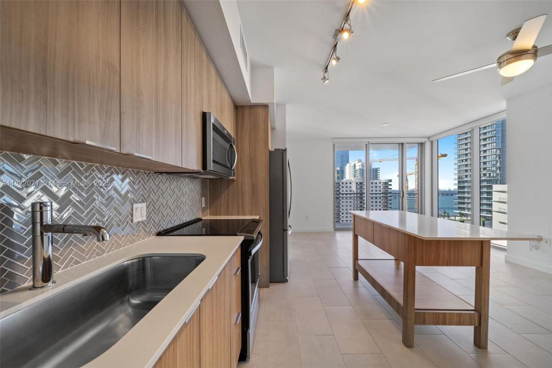 2150 N Bayshore Dr 0703, Miami, 佛罗里达州 33137, 美国
