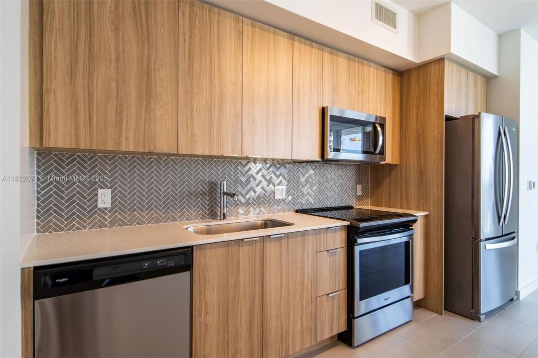 2150 N Bayshore Dr 0703, Miami, 佛罗里达州 33137, 美国