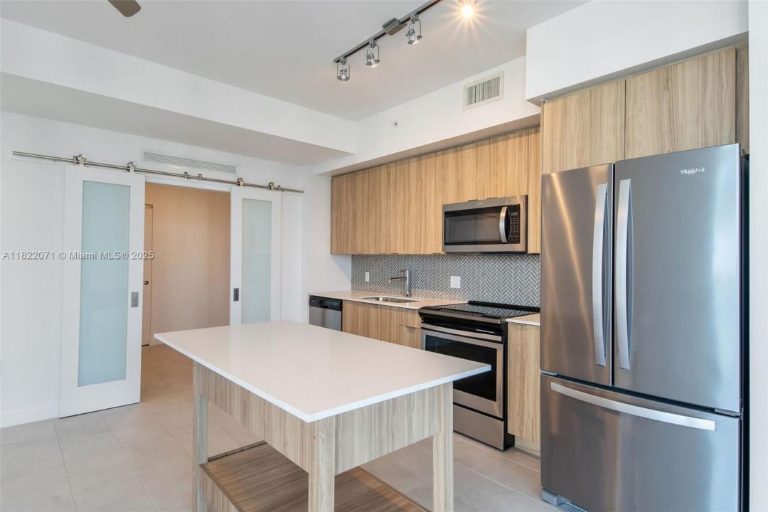2150 N Bayshore Dr 0703, Miami, 佛罗里达州 33137, 美国