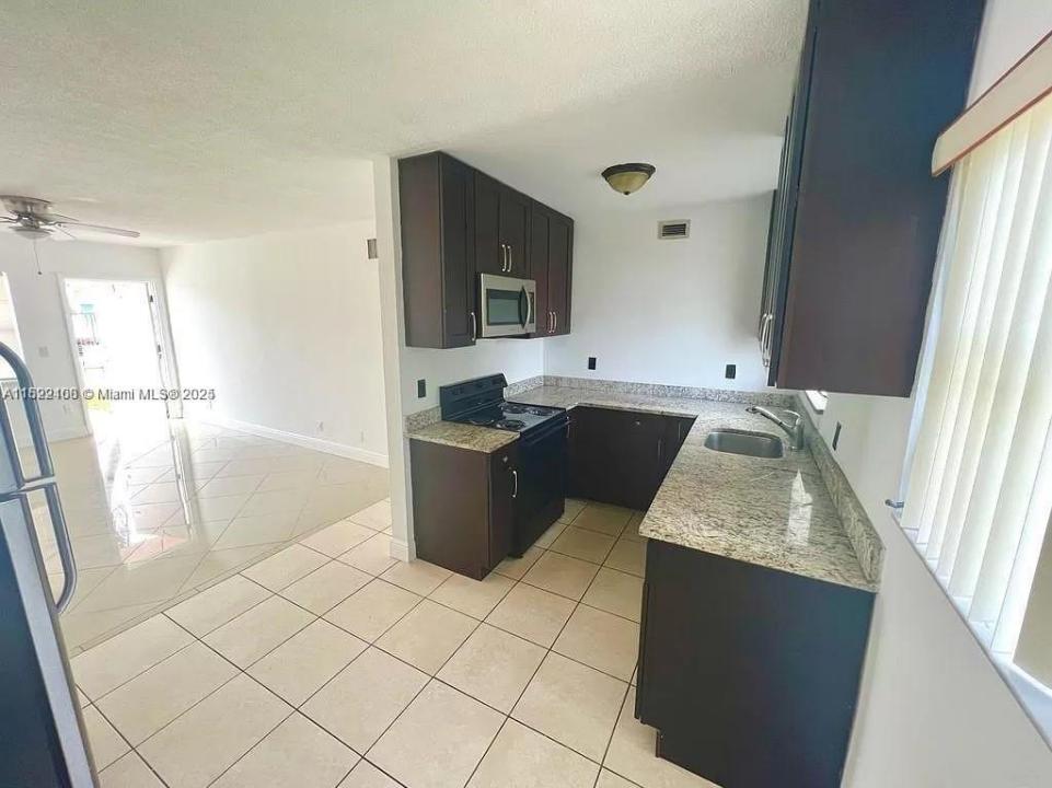 281 NE 40th St 2, Oakland Park, Флорида 33334, Соединенные Штаты