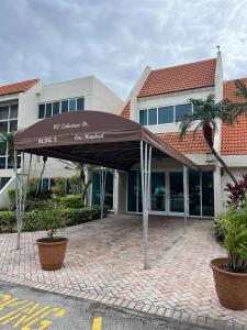 100 Lakeview Dr 118, Weston, Florida 33326, USA