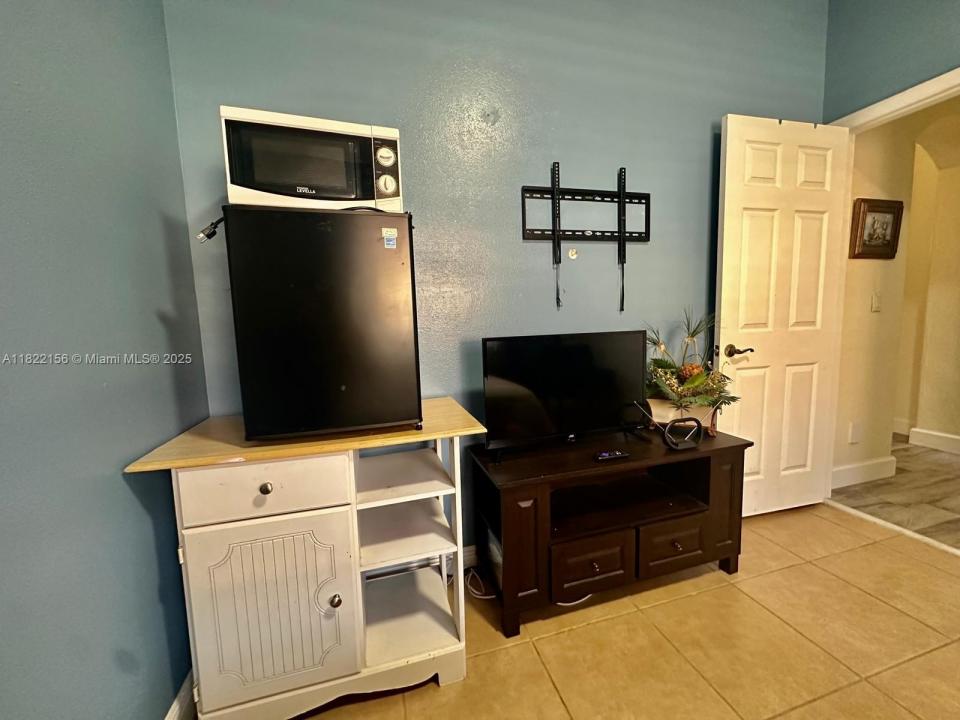 0000 00 1, Miramar, Florida 33027