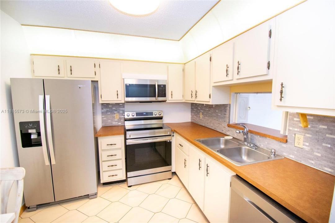 130 S Shore 2F, Miami Beach, Florida 33141