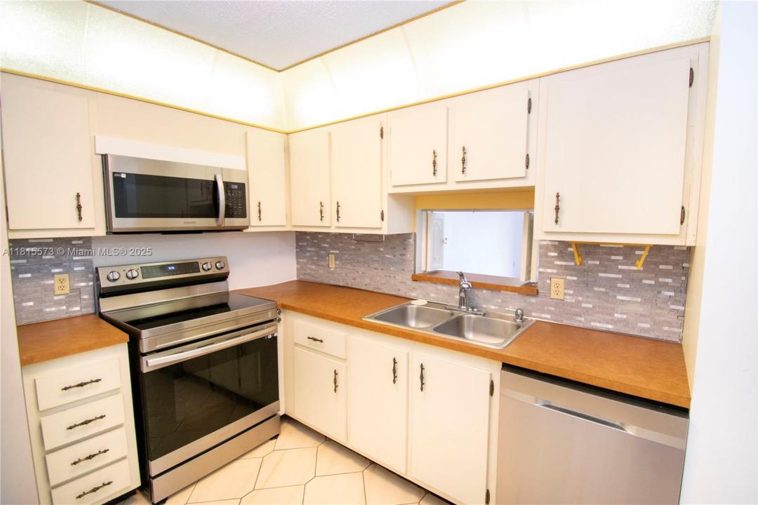 130 S Shore 2F, Miami Beach, Florida 33141