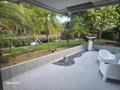 4070 NE 16th Ave, Oakland Park, Florida 33334