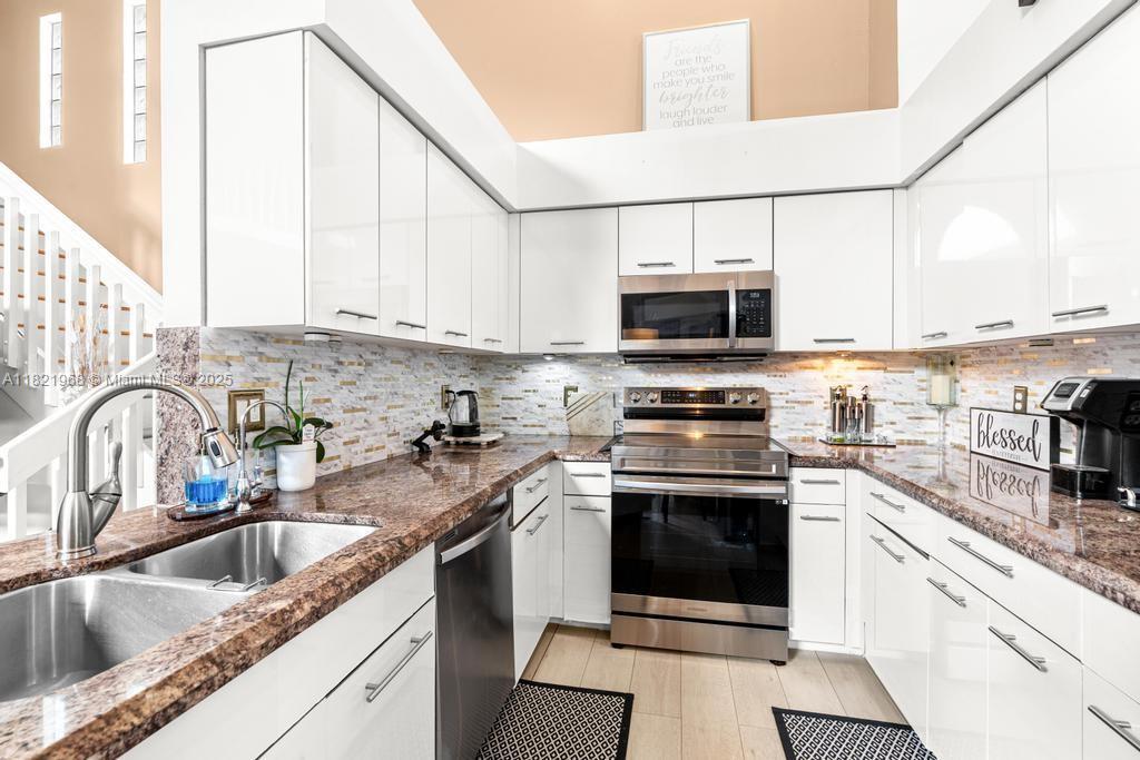 6987 Charlotte Ct, Margate, Florida 33063