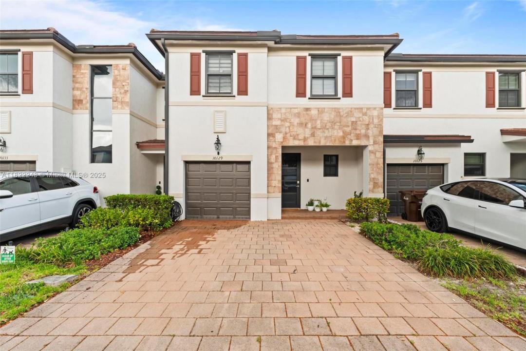 10129 W 32nd Ln, Hialeah, Flórida 33018, Estados Unidos