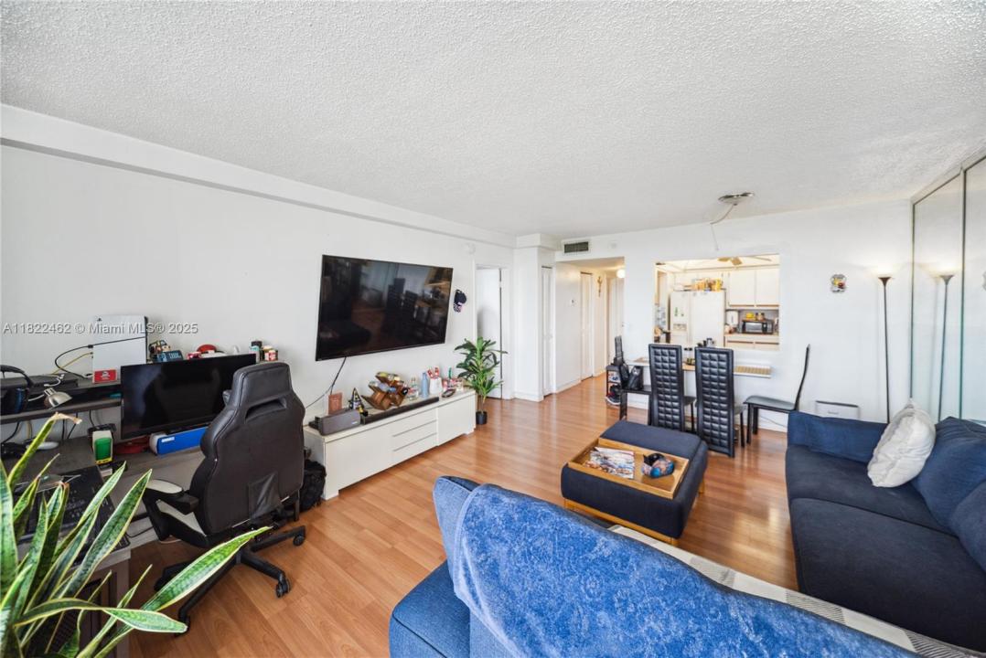 13499 Biscayne Blvd 703, North Miami, 佛羅里達州 33181, 美國