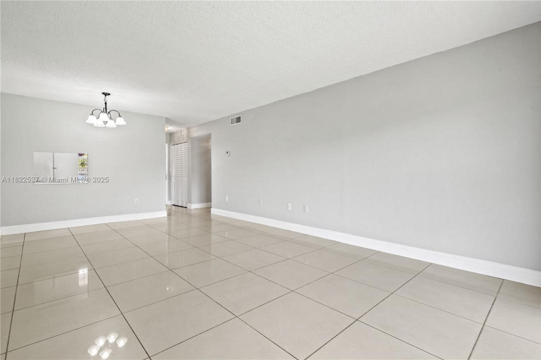 301 NW 177th St 104, Miami Gardens, 佛羅里達州 33169, 美國
