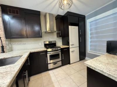204 Lake Pointe Dr 108, Oakland Park, Florida 33309, USA