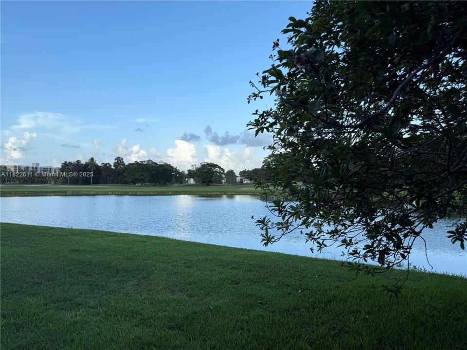 566 VILLAGE LAKE DRIVE, Weston, فلوريدا 33326, الولايات المتحدة