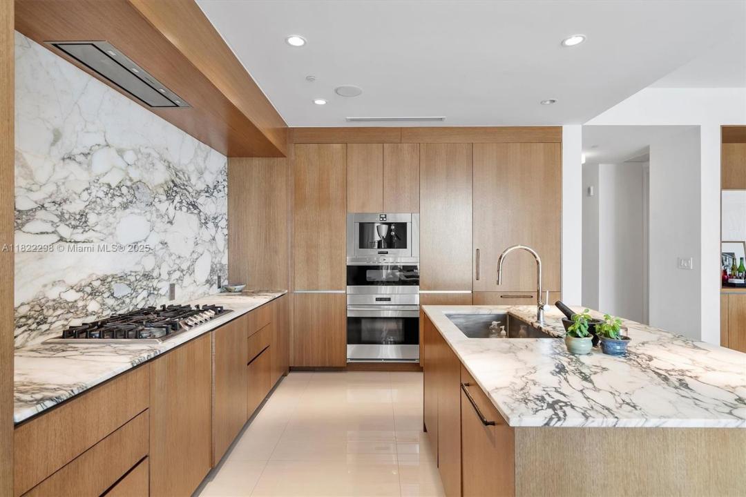 3250 NE 188th St 608, Aventura, Florida 33180