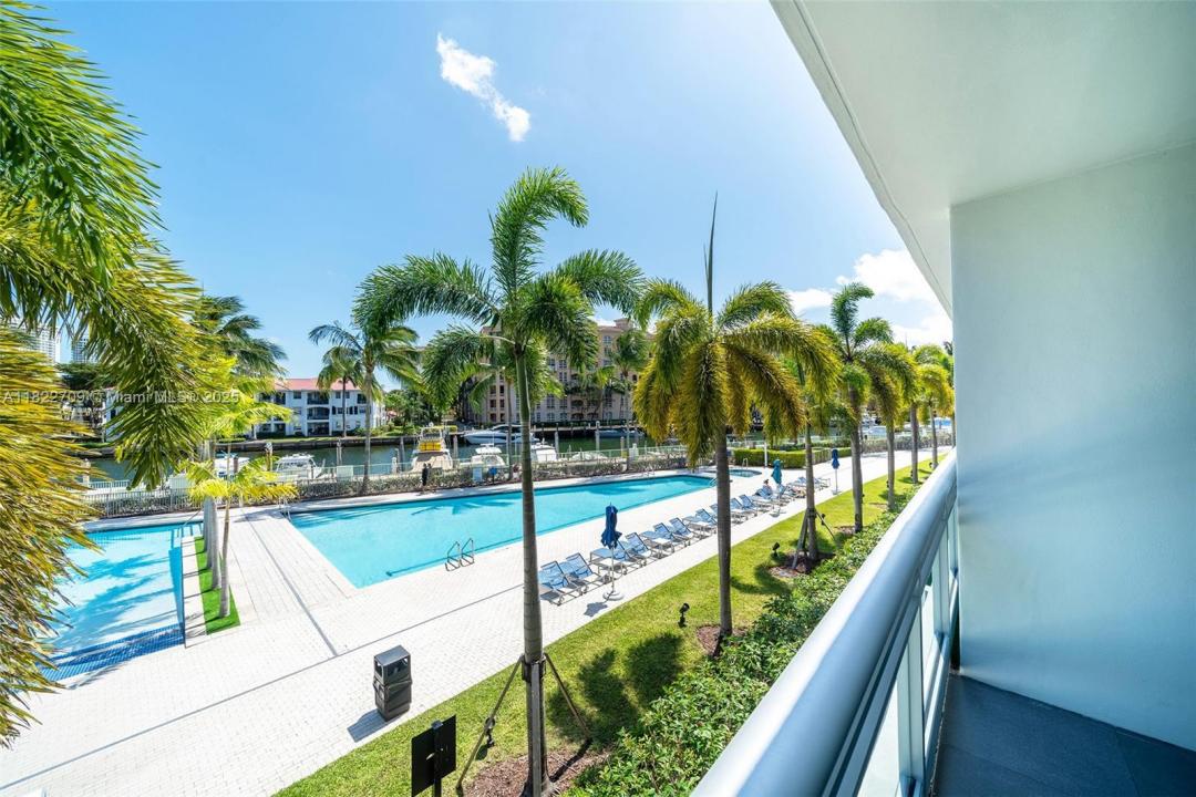 2950 NE 188th St 140, Aventura, Floryda 33180, USA