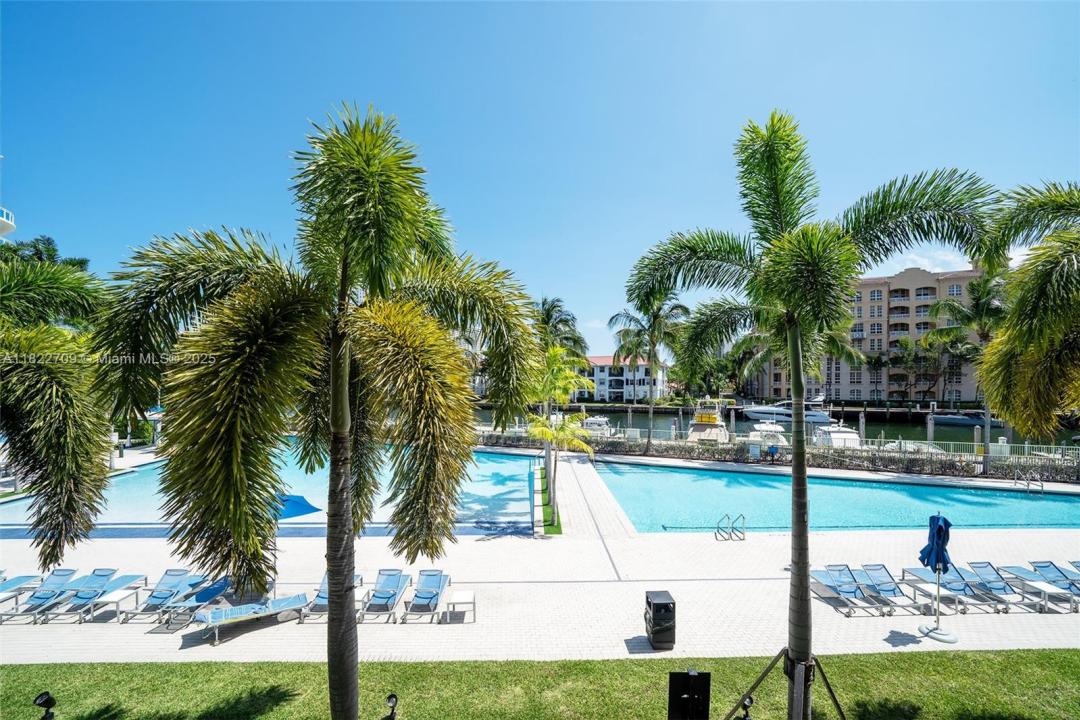 2950 NE 188th St 140, Aventura, Floryda 33180, USA