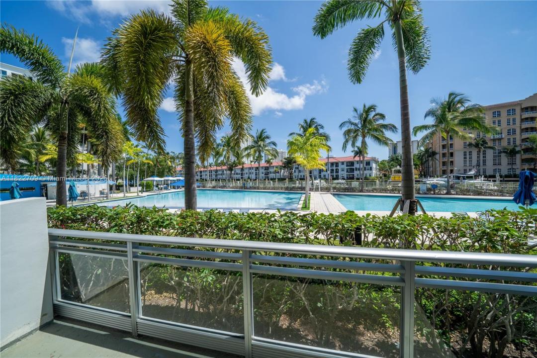 2950 NE 188th St 140, Aventura, Floryda 33180, USA