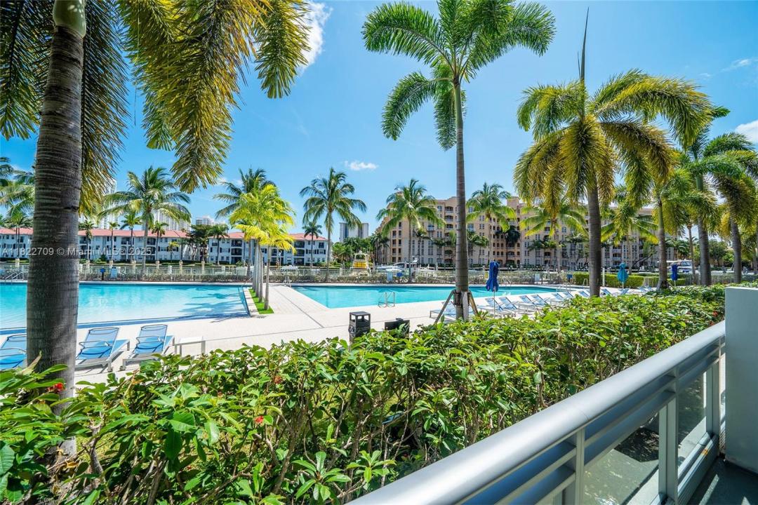 2950 NE 188th St 140, Aventura, Floryda 33180, USA