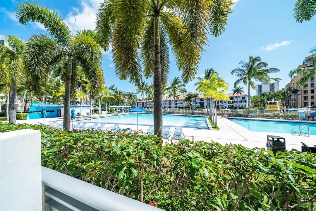 2950 NE 188th St 140, Aventura, Floryda 33180, USA