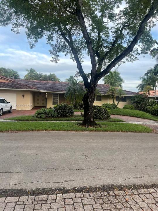 16120 E Troon Cir, Miami Lakes, Florida 33014