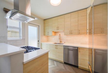 810 81st St A, Miami Beach, Florida 33141, USA